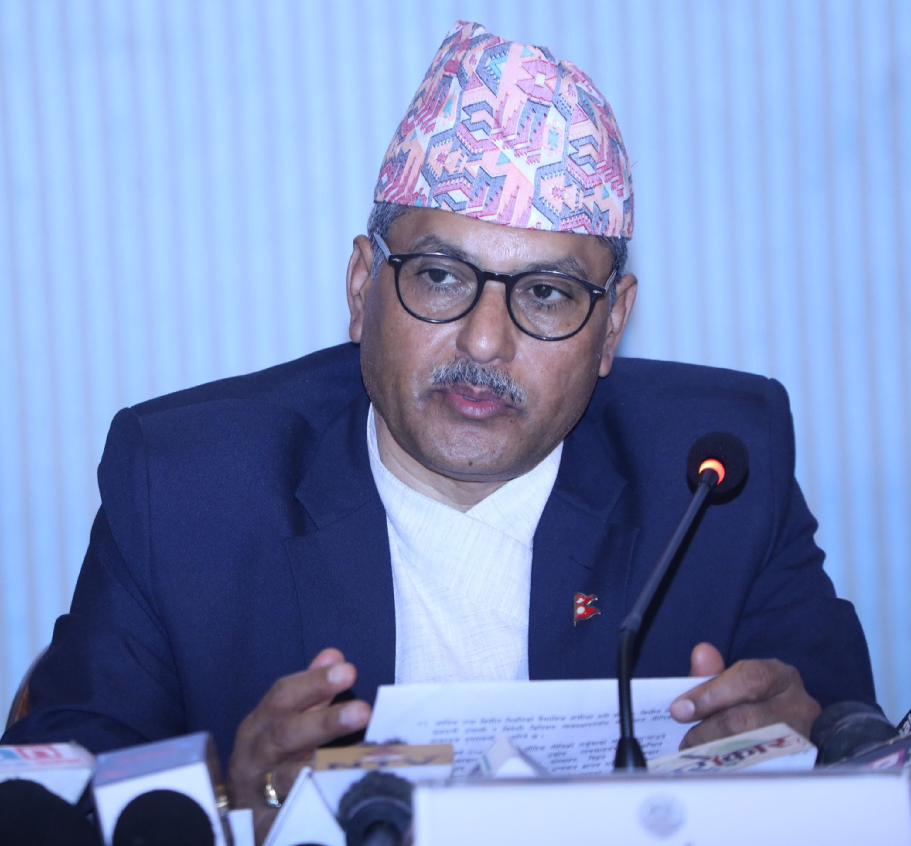 शेयर धितो कर्जाको जोखिम भार कति तोक्ने भन्नेमा हामी स्पष्ट छौँः गभर्नर अधिकारी