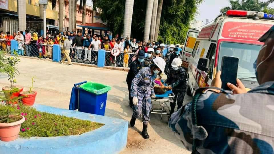 भूकम्प प्रभावित क्षेत्रमा स्वास्थ्यकर्मी अभाव, प्रदेश र केन्द्रबाट पठाइँदै