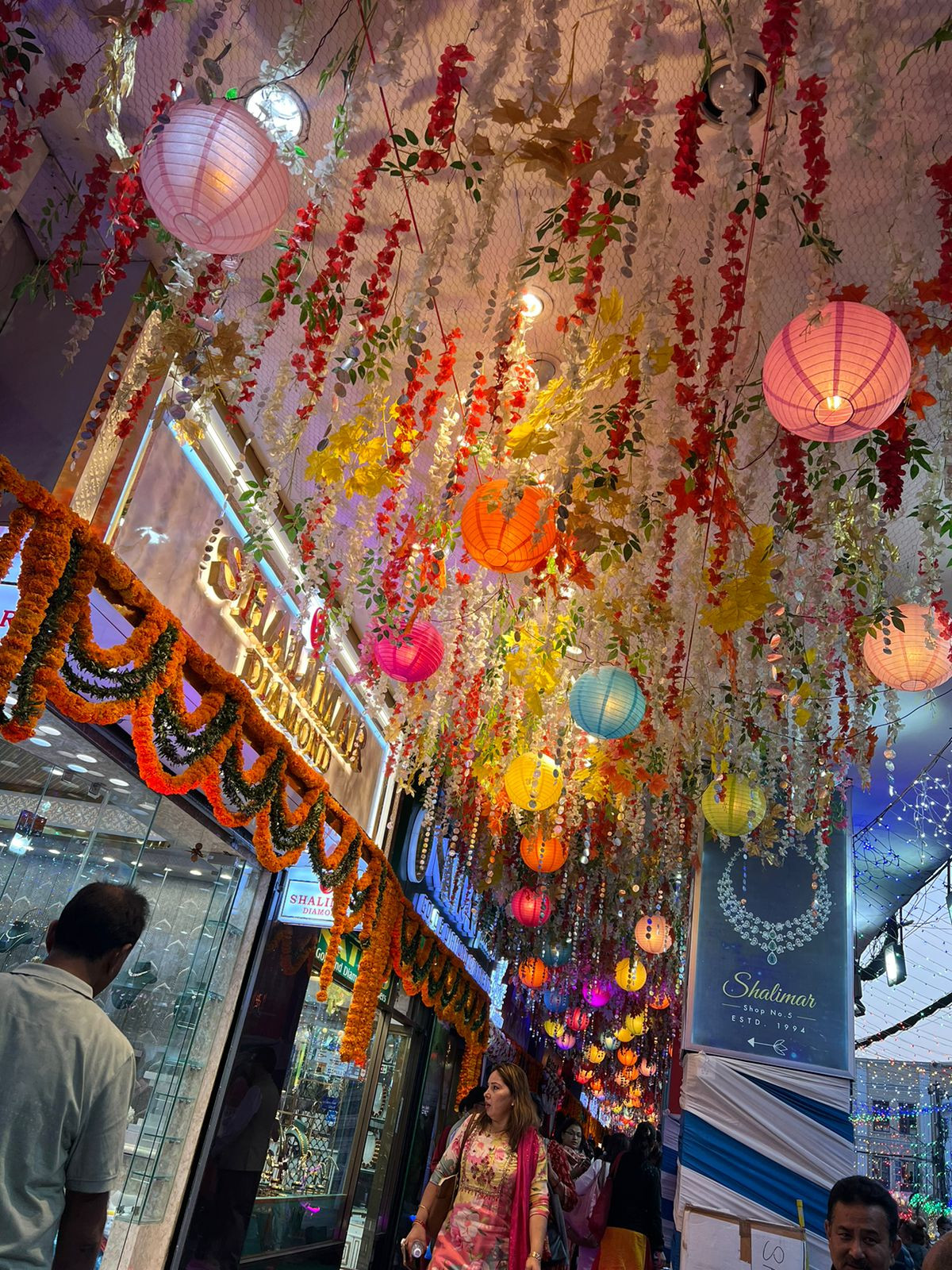 धन्तेरसमा देखिएको काठमाडौँको न्यु रोडका केही दृश्यहरू (फोटो फिचर)