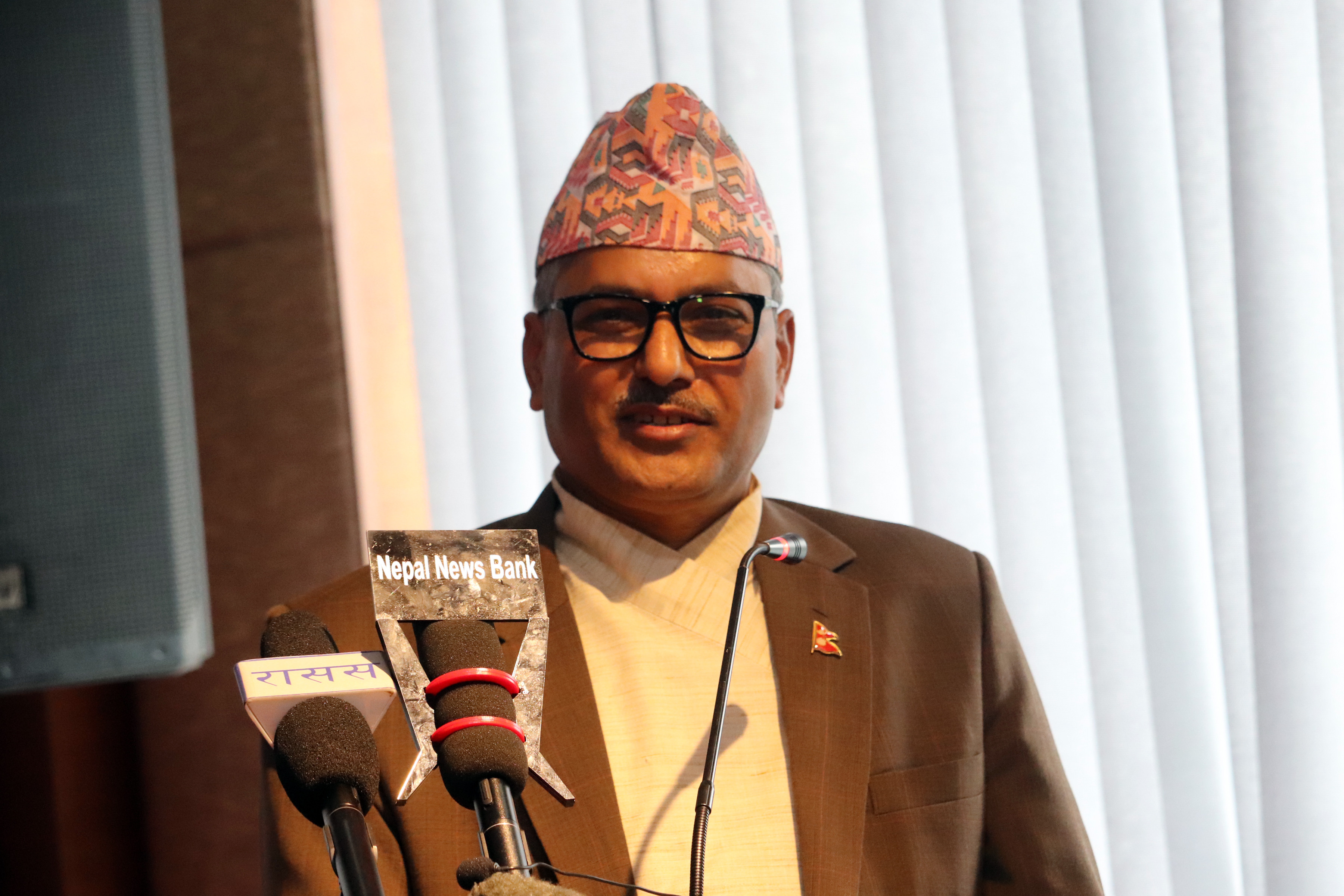 लचिलो नीति लिनुका पछाडि केही आधार छन् : गभर्नर अधिकारी