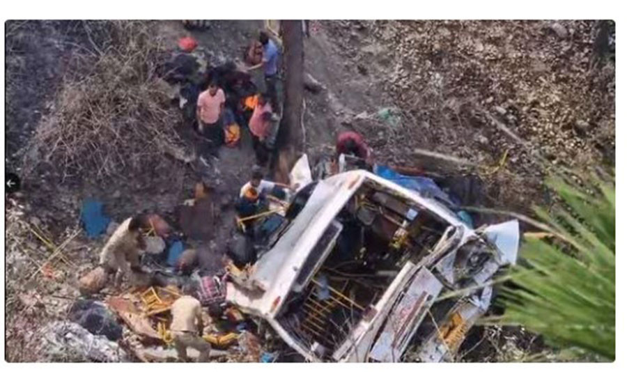 भारतको जम्मुमा तीर्थयात्री बोकेको बस दुर्घटना हुँदा २२ जनाको मृत्यु
