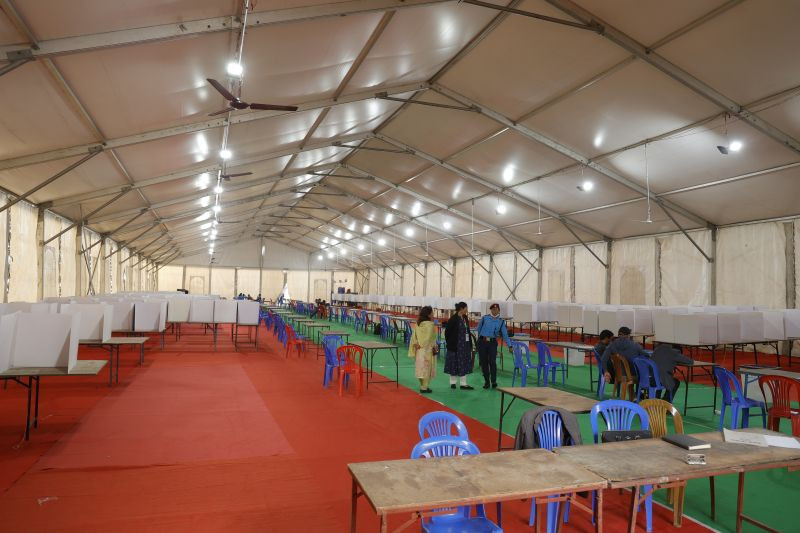 कांग्रेसको १५औँ महाधिवेशनअन्तर्गत नयाँ नेतृत्व चयनका लागि भएको चुनावको मतगणना हुदै