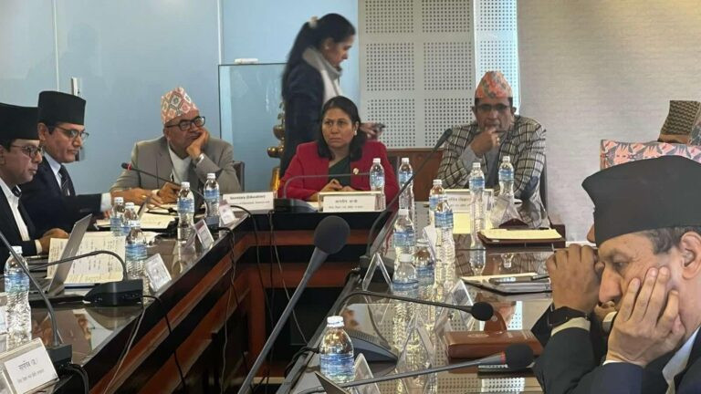 शत प्रतिशत नतिजा निकाल्ने गरी काम गर्न शिक्षामन्त्री भट्टराईद्वारा कर्मचारीलाई आग्रह