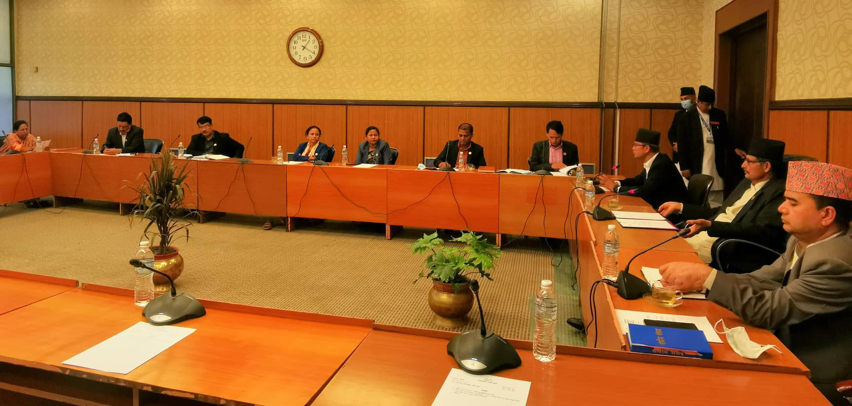अर्थसहित ६ वटा समितिका बैठक बस्दै
