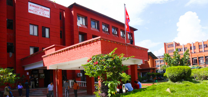 बालबालिकालाई छुटेको खोप लगाइँदै