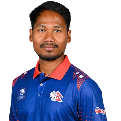 भारतीय उद्यमी अनुपम मित्तलले नेपाली क्रिकेटर ललित राजवंशीलाई ब्याट उपहार दिने
