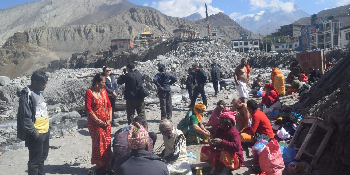 पवित्र तीर्थस्थल कागबेनीमा पितृतर्पण गर्नेको घुइँचो