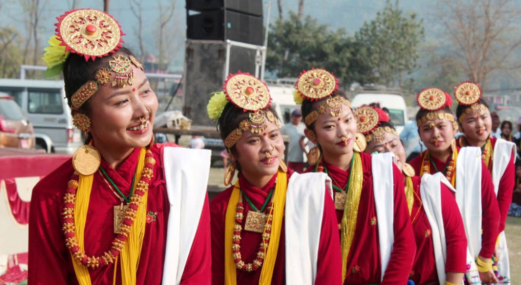 ‘बिताउँ जुनी हाँसेर माया गाँसेर’